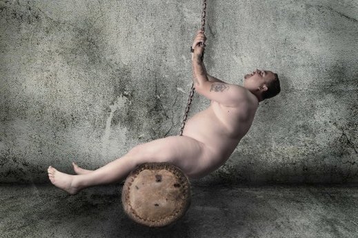 Póza parodující zpěvačku Miley Cyrus.