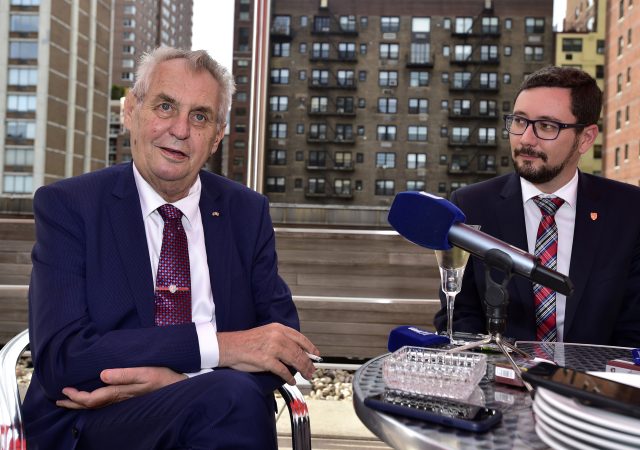 Prezident Miloš Zeman a jeho mluvčí Jiří Ovčáček.