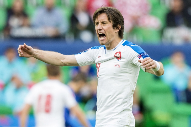 Tomáš Rosický na archivním snímku z mistrovství Evropy 2016, které českému týmu nevyšlo.