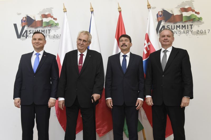 Zleva: Andrzej Duda, Miloš Zeman, Janos Ader a Andrej Kiska.