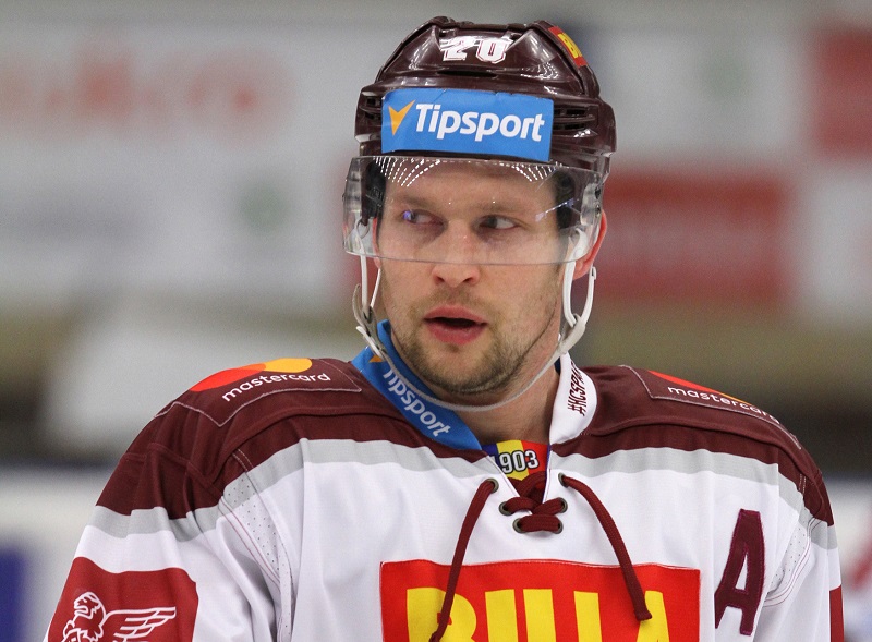 Hokejista Sparty Petr Vrána.