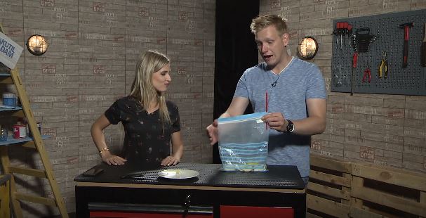 Barrandovští kutilové Adam a Lucie ukážou další zlepšovák. Barrandovští kutilové Adam a Lucie ukážou další zlepšovák.