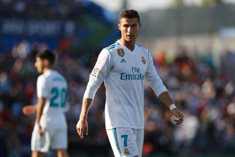Někteří fanoušci Cristiana Ronalda zbožňují.