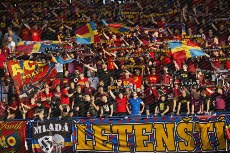 Fanoušci z kotle Sparty nejsou s novou érou svého klubu vůbec spokojení. Fanoušci z kotle Sparty nejsou s novou érou svého klubu vůbec spokojení.