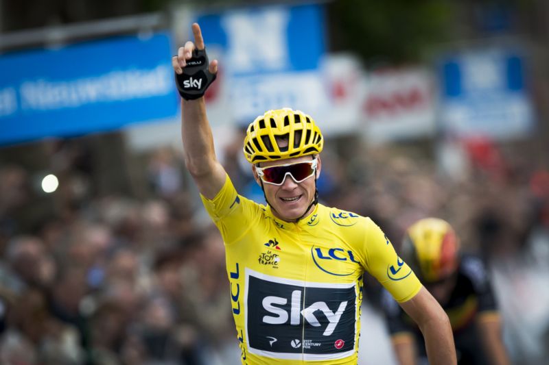 Vítězství bude obhajovat Brit Chris Froome.