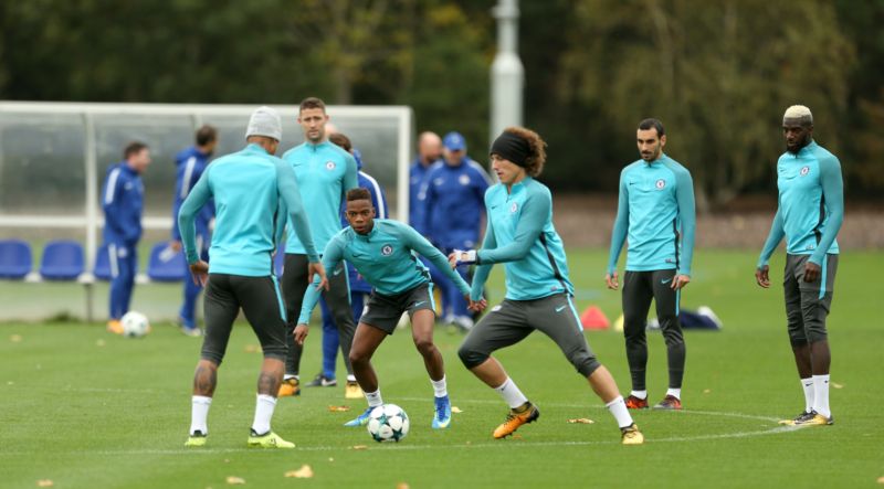 Fotbalisté Chelsea se připravují na duel s AS Řím. 
