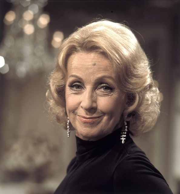 Herečka, tanečnice a šansoniérka Danielle Darrieuxová. Herečka, tanečnice a šansoniérka Danielle Darrieuxová.
