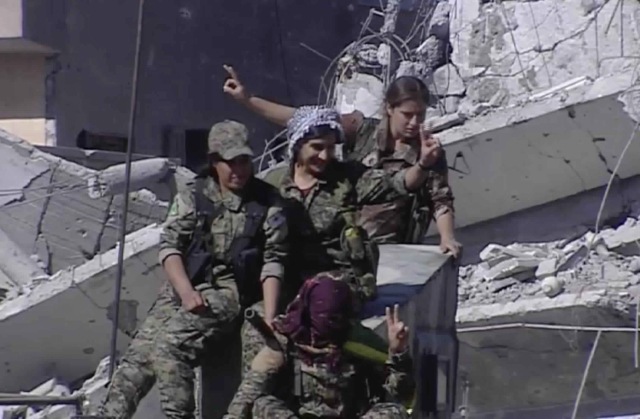 Ženské kurdské oddíly YPJ.