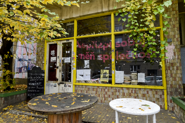 Autonomní sociální centrum Klinika.