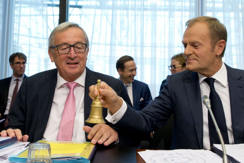 Jean-Claude Juncker (vlevo) a Donald Tusk. Jean-Claude Juncker (vlevo) a Donald Tusk.
