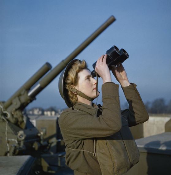 Vzácné barevné fotografie z druhé světové války. Vzácné barevné fotografie z druhé světové války.