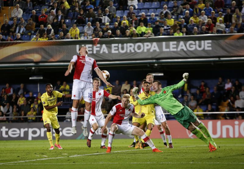 Obrana Slavie na venkovních zápasech v pohárové Evropě občas nestíhá.