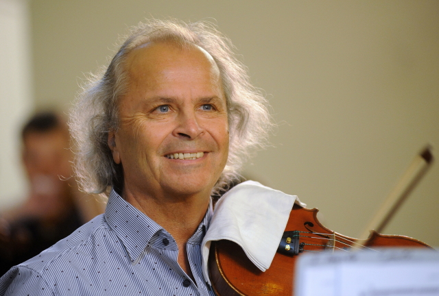Houslový virtuos Václav Hudeček.
