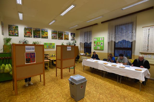 Volební místnost Základní škola Předlice.