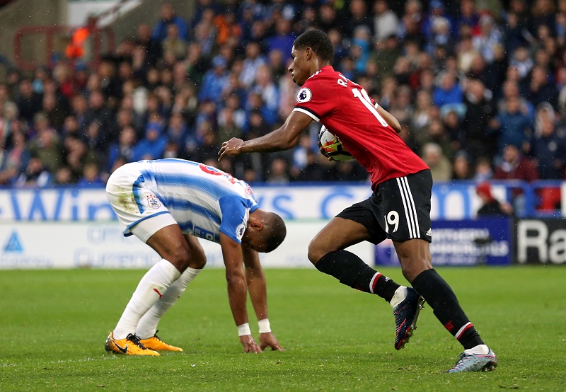 Fotbalisté Manchesteru United v zápase proti Huddersfieldu.