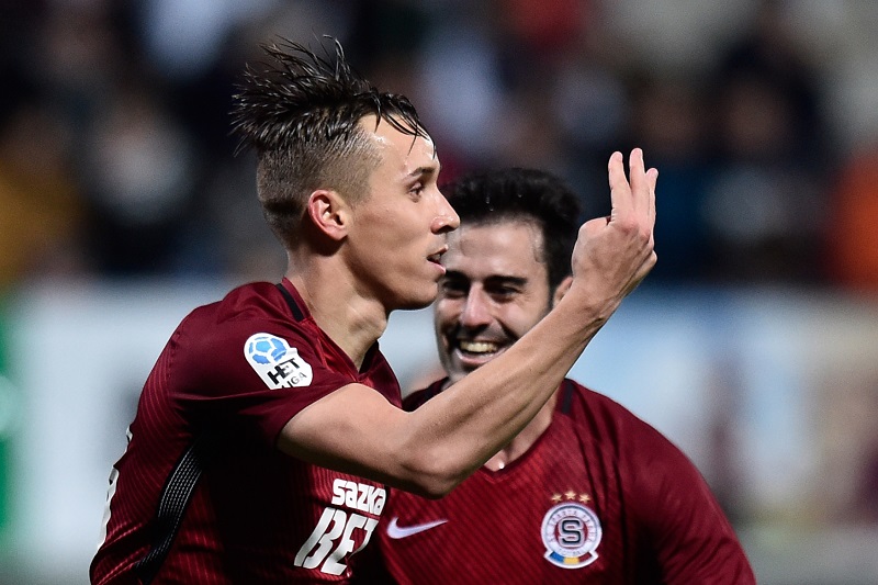 Sparťanský záložník Josef Šural slaví hattrick, který vstřelil do sítě Jablonce. Sparťanský záložník Josef Šural slaví hattrick, který vstřelil do sítě Jablonce.