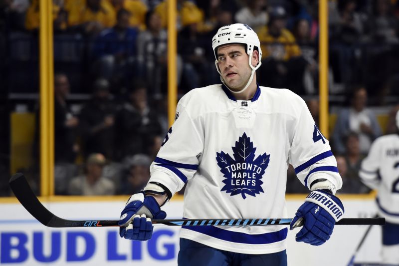 Obránce Roman Polák v dresu Toronta Maple Leafs.