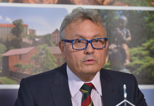 Prezident komory Vladimír Dlouhý.