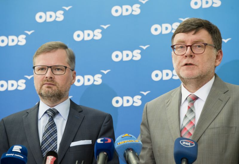 Petr Fiala (vlevo) a Zbyněk Stanjura.