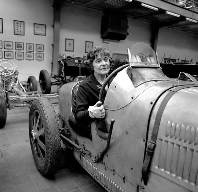 Automobilová závodnice Eliška Junková.