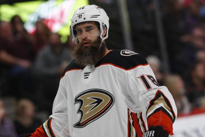 Hokejista Anaheimu Patrick Eaves.