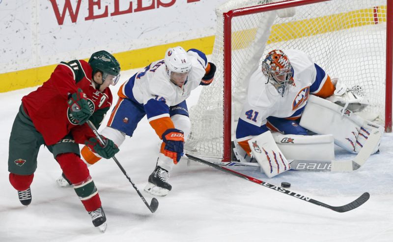 Hokejista Zach Parise v dresu Minnesoty. 