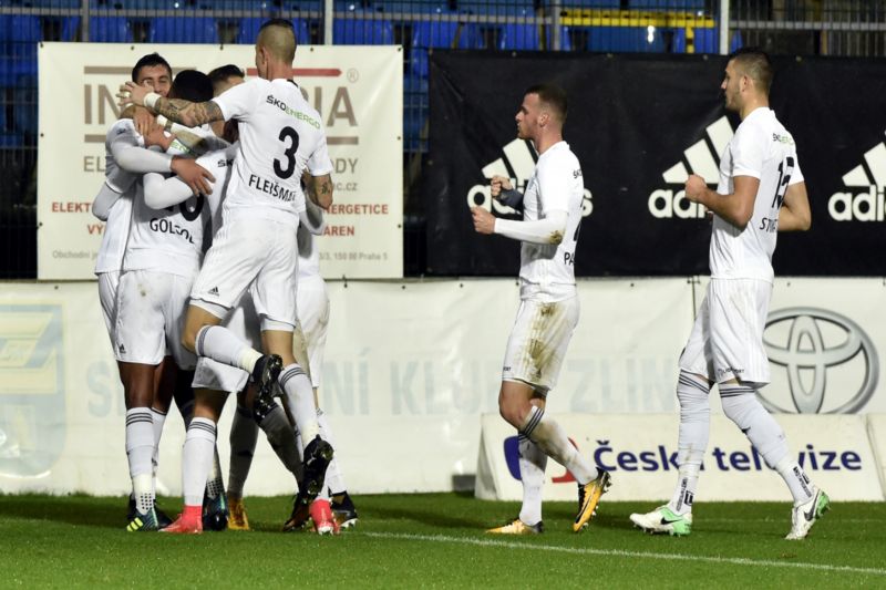 Fotbalisté Mladé Boleslavi se radují ze vstřelené branky.