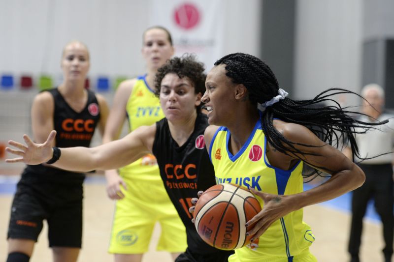 Artemis Spanouová a Dewanna Bonerován