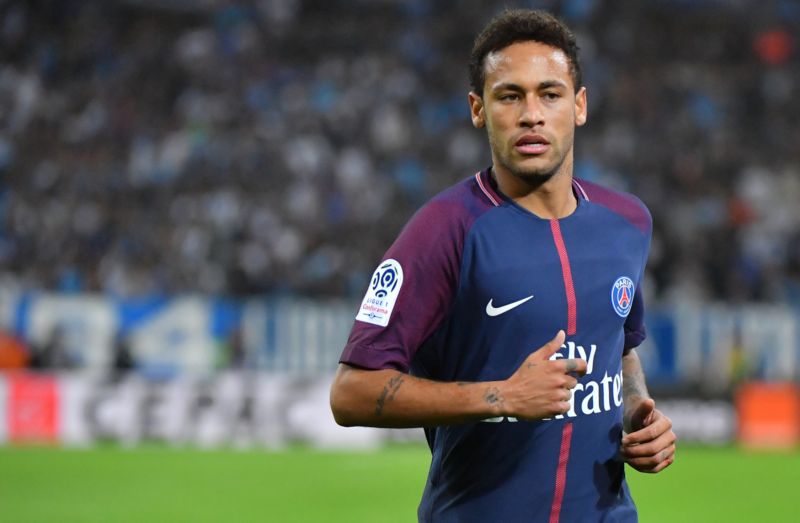 Fotbalista Neymar v dresu PSG.