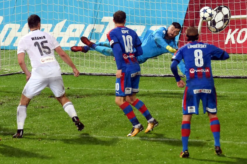 Mela před brankou fotbalistů Plzně.