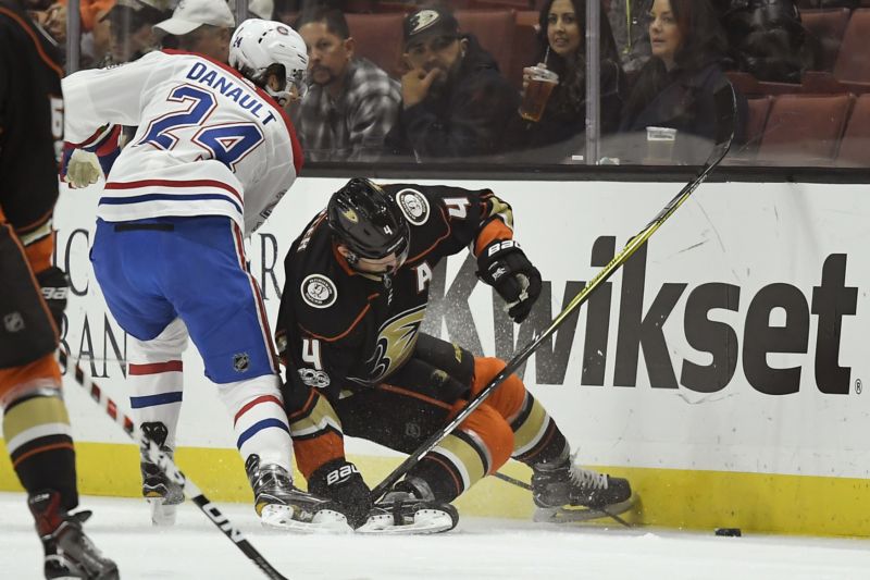 Cam Fowler má poraněné koleno.