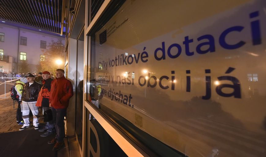 Fronta na "kotlíkové dotace".