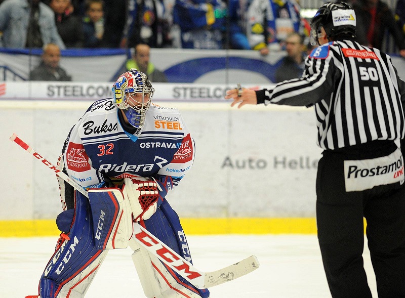 Hokejisté Vítkovic zdolali Pardubice 4:3 (ilustrační foto).