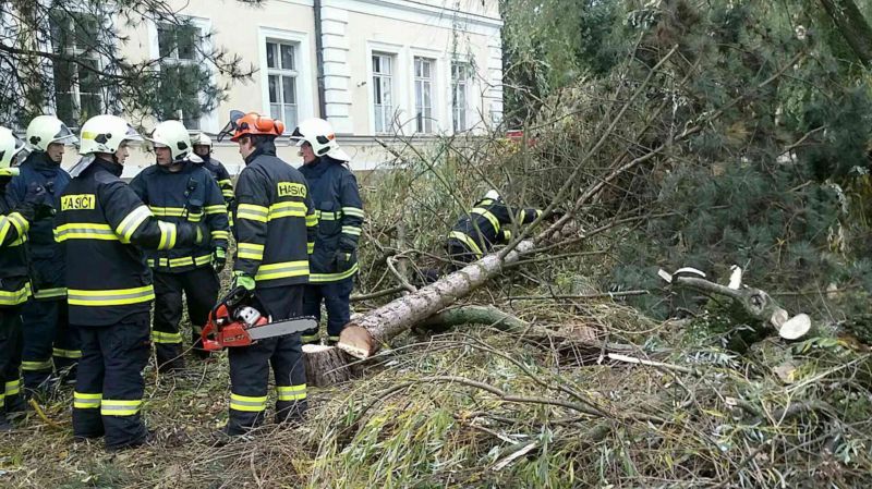 Nejčastěji hasiči vyjížděli k popadaným stromům. Nejčastěji hasiči vyjížděli k popadaným stromům.