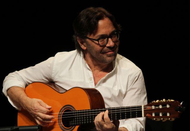 Kytarista Al Di Meola. Kytarista Al Di Meola.