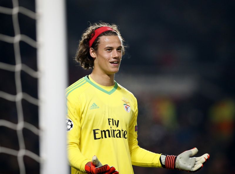 Mile Svilar měl v zápasech s Manchesterem United smůlu. Mile Svilar měl v zápasech s Manchesterem United smůlu.