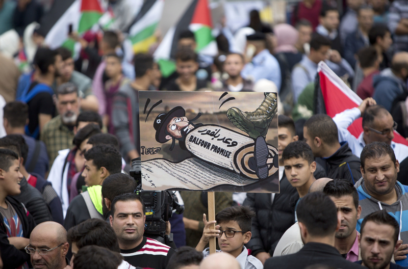 Palestinci na sté výročí Balfourovy deklarace demonstrovali.
