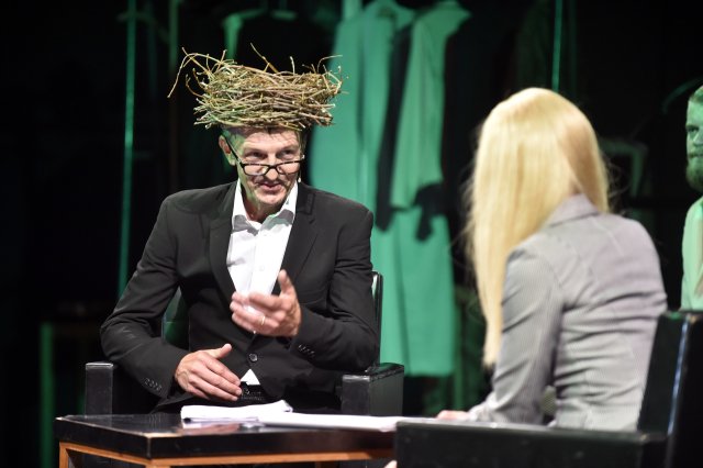 Záběr z divadelní hry Ovčáček Miláček.