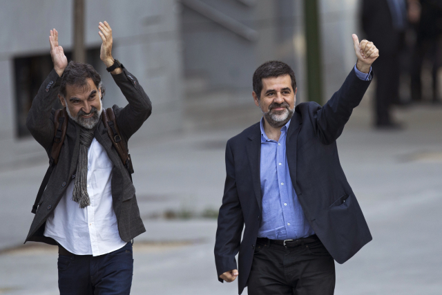 Zleva Jordi Cuixart a Jordi Sánchez.