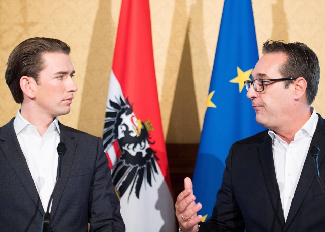 Vlevo Sebastian Kurz (předseda ÖVP) a Heinz-Christian Strache (předseda FPÖ). Vlevo Sebastian Kurz (předseda ÖVP) a Heinz-Christian Strache (předseda FPÖ).