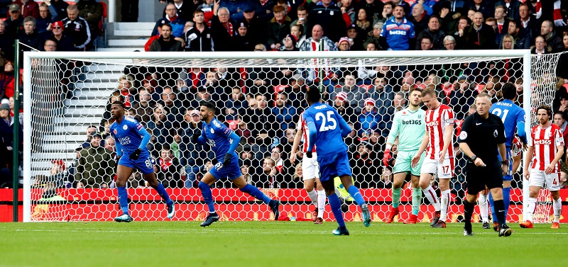 Fotbalisé Leicesteru proti Stoke v 11. kole anglické ligy.
