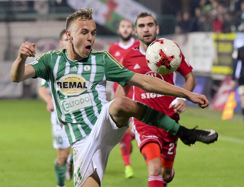 Hráč Bohemians 1905 Martin Hašek v zápase proti Sigmě Olomouc.