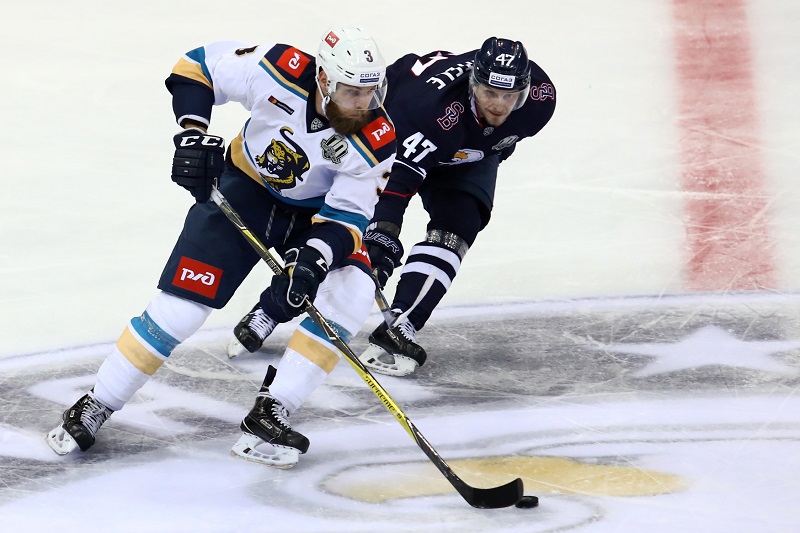 Jan Buchtele při jednom ze zápasů KHL (ilustrační foto).