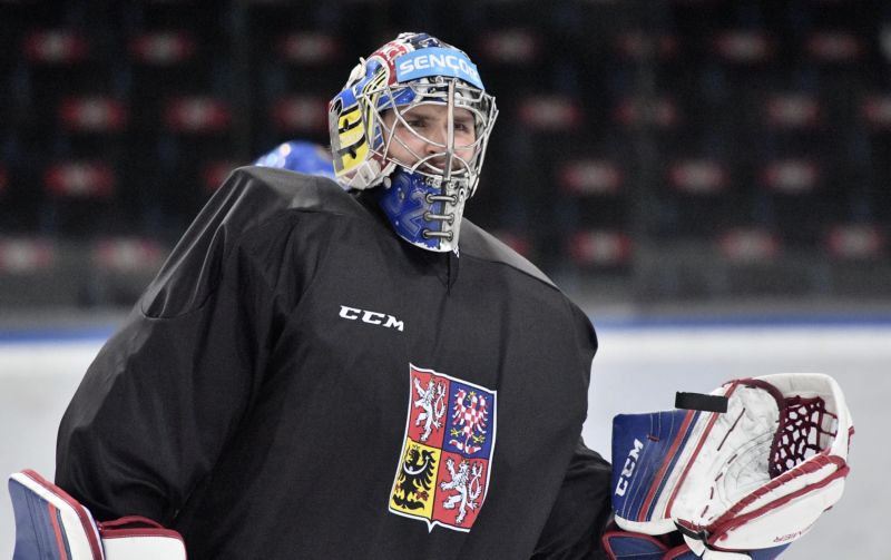 Vítkovický brankář Patrik Bartošák na tréninku české reprezentace. Vítkovický brankář Patrik Bartošák na tréninku české reprezentace.