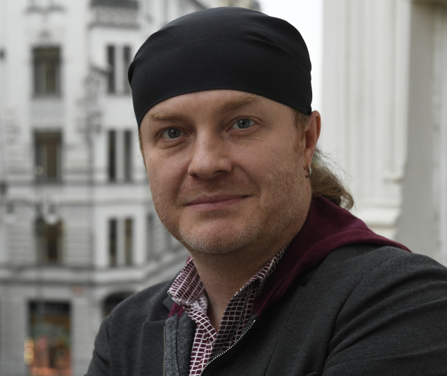 Houslista Pavel Šporcl.