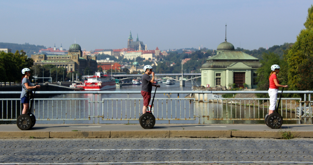 Nejvíce turistů tradičně zamířilo do Prahy. Nejvíce turistů tradičně zamířilo do Prahy.