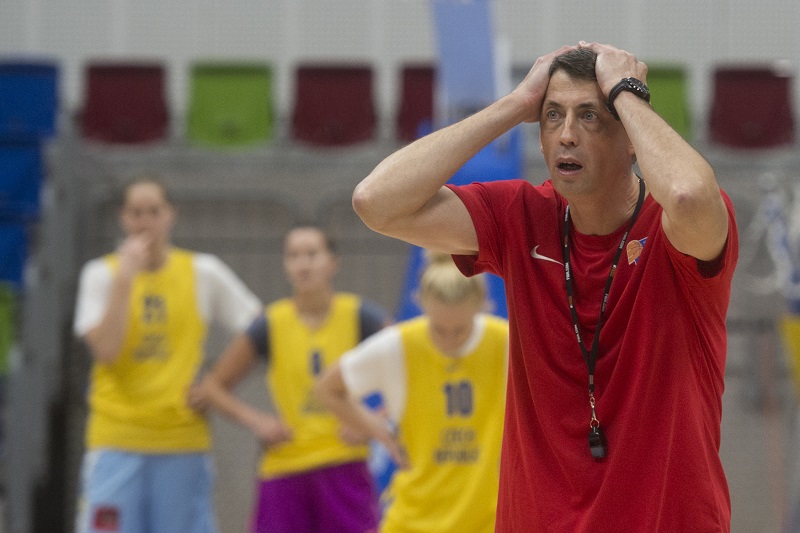 Trenér českých basketbalistek Štefan Svitek (ilustrační foto).