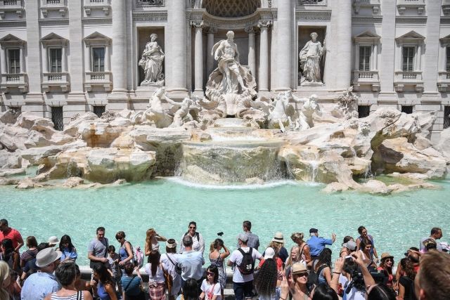 Fontána di Trevi.