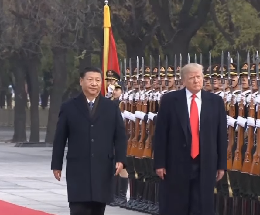 Čínský prezident Si Ťin-Pching (vlevo) a americký prezident Donald Trump (vpravo).
