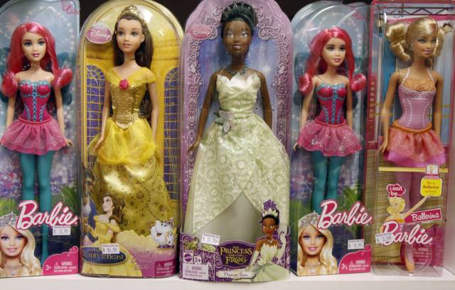 Panenky Barbie, hračky.